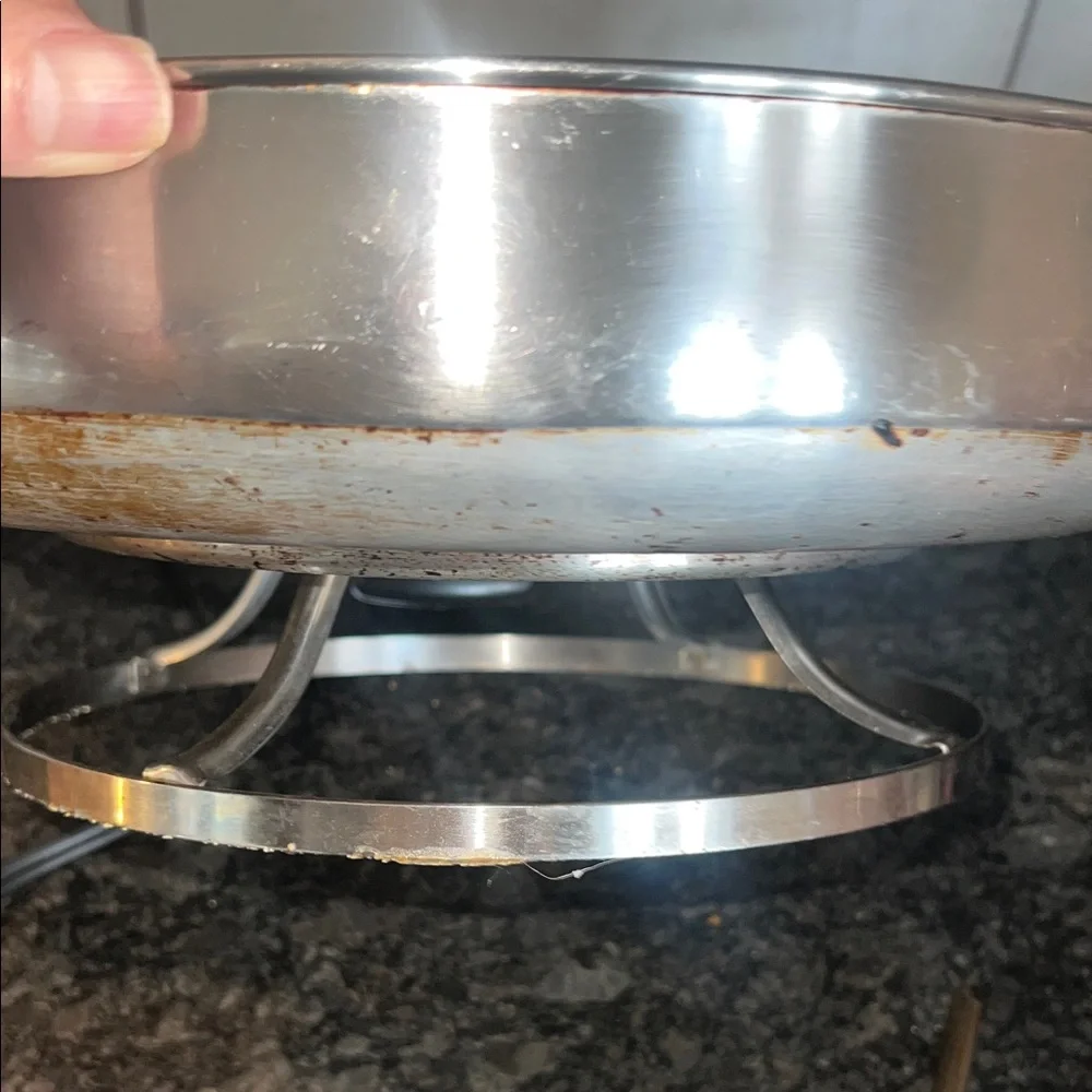 Vintage Farberware 12” Electric Skillet /Buffet server. With lid. Exc condition.